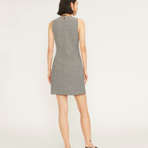 Everlane - The Dream '90s Shift Dress - Picture 2 of 4